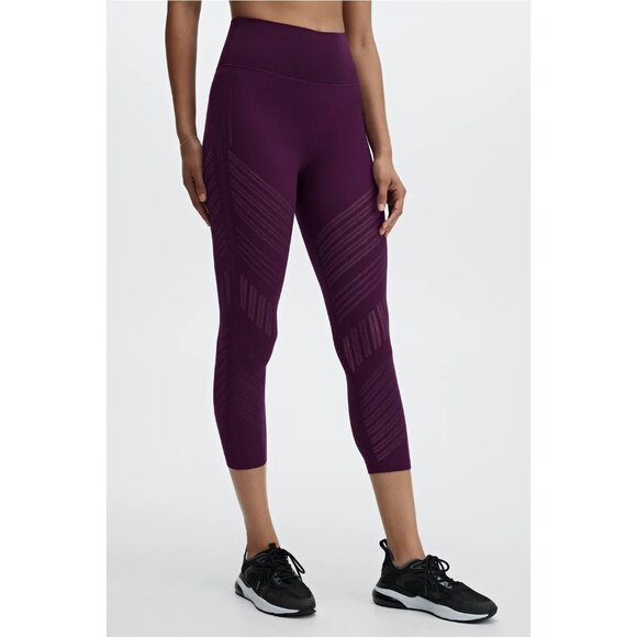Fabletics Ultra High-Waisted SculptKnit® Deco Capri Legging Size Small NWT! - Picture 1 of 10